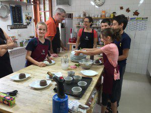 Family cooking in the Dordogne