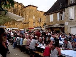 cadouin-night-market